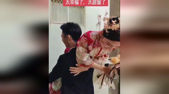 到底要造多少艘航母?我国招募数量惊人的舰载机飞行员,美媒解答-分享思想、交流见解的红迪网平台